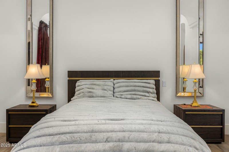 52guest bedroom