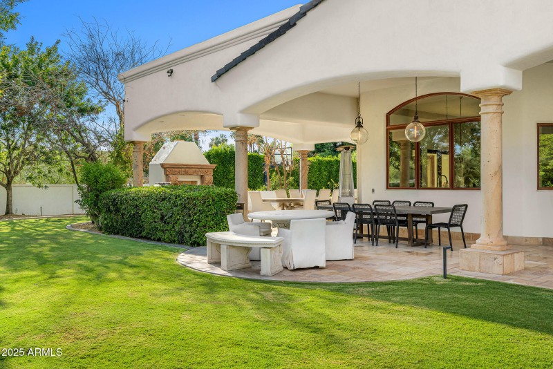 70backyard lounge