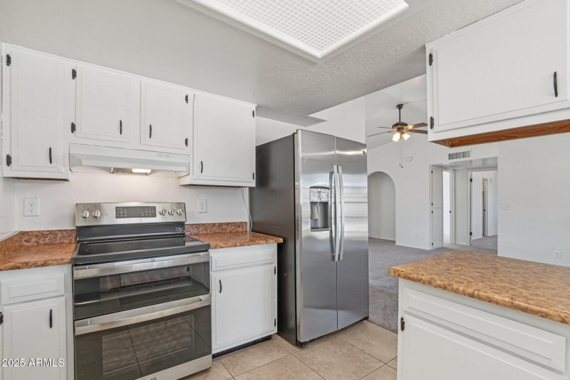 12-web-or-mls-W Bluefield Ave-S1908-012