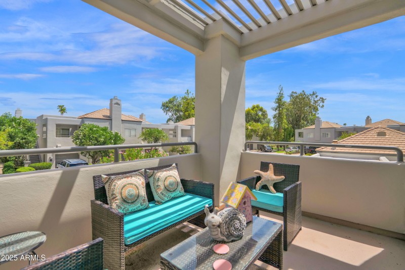 COVER PVT PATIO OFF MASTER