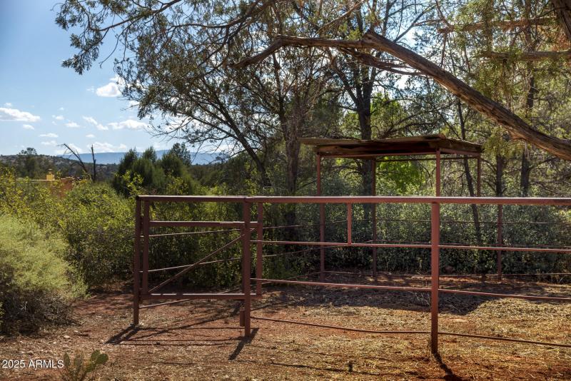 3 Horse Corrals