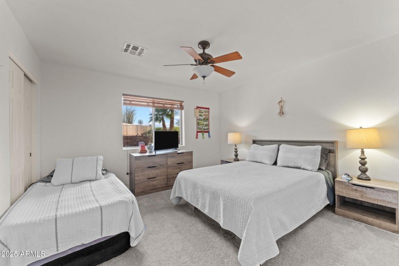 880 W Santa Fe Dr