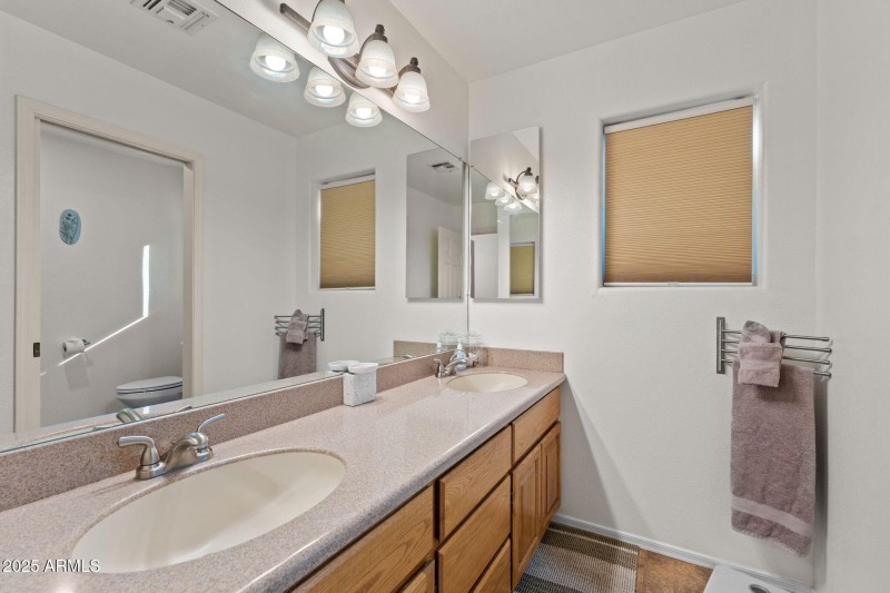 880 W Santa Fe Dr