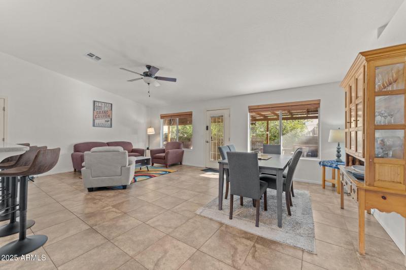 880 W Santa Fe Dr