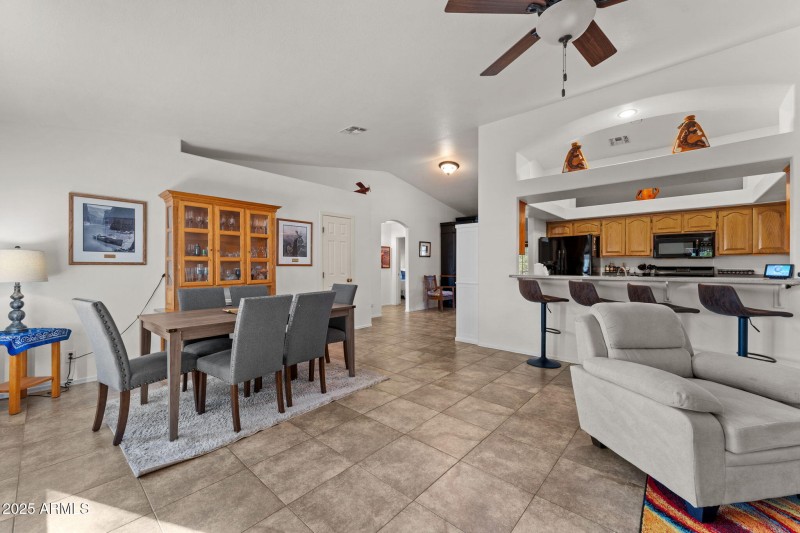 880 W Santa Fe Dr