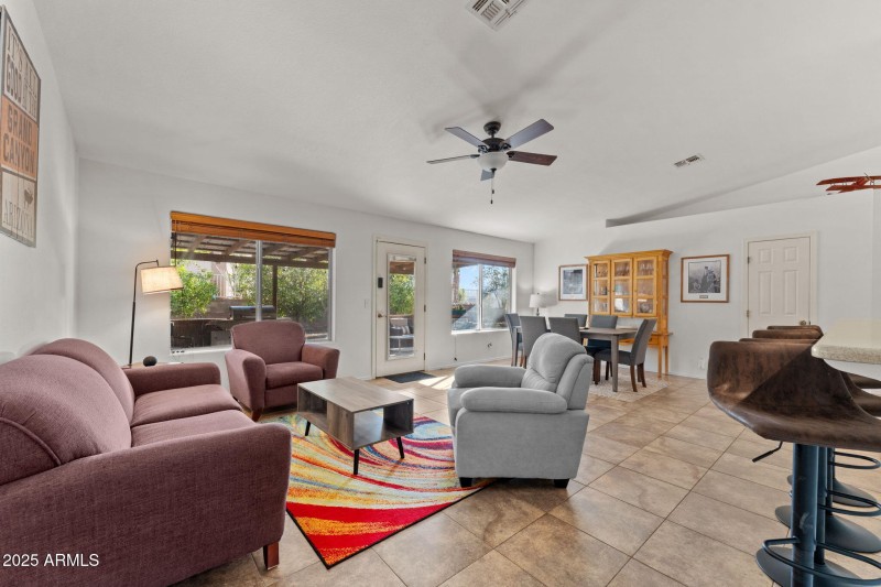880 W Santa Fe Dr