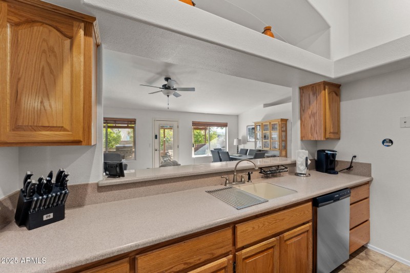 880 W Santa Fe Dr