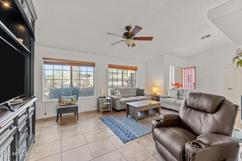 880 W Santa Fe Dr