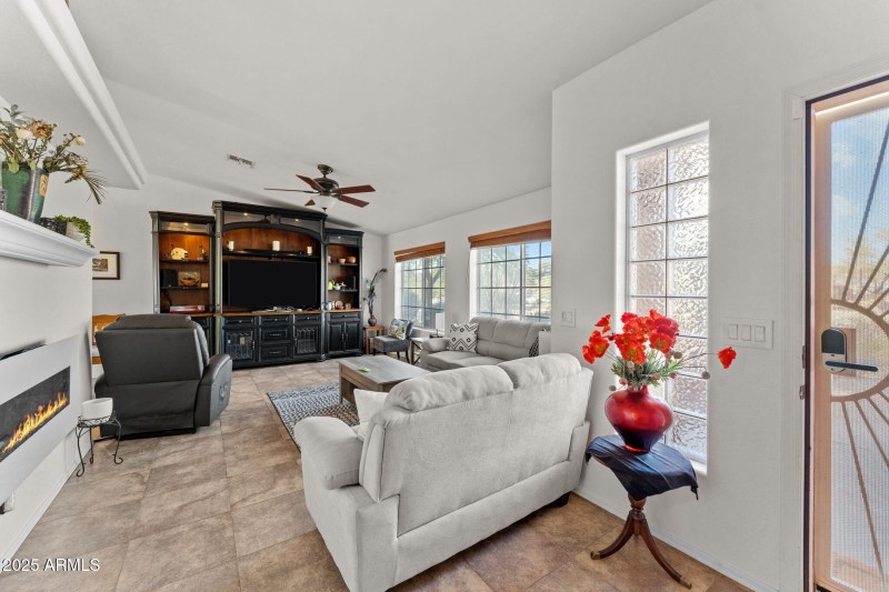880 W Santa Fe Dr