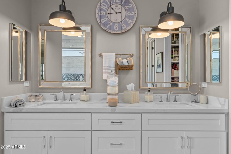 Double sink w/storage