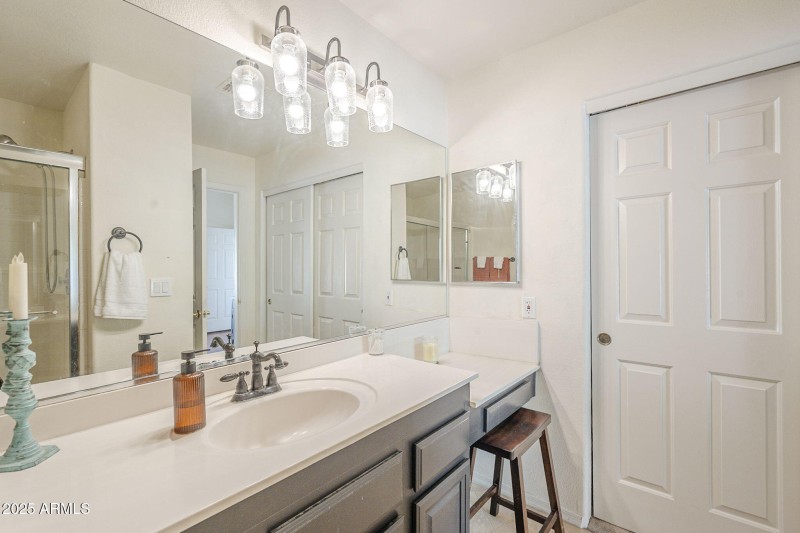 Vanity & Walk-in Closet