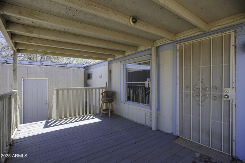 Front Patio Close