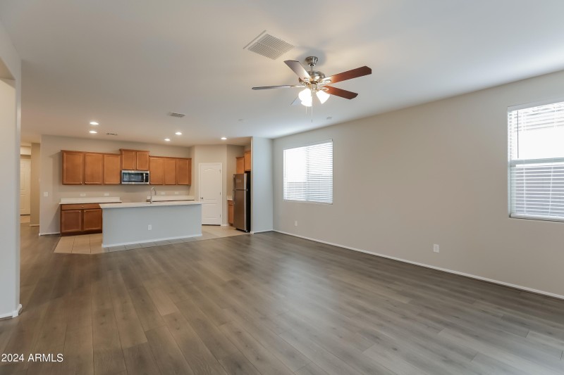 002-photo-living-room-11539602