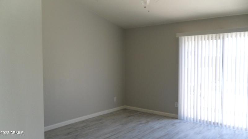 LARGE MASTER BEDROOM