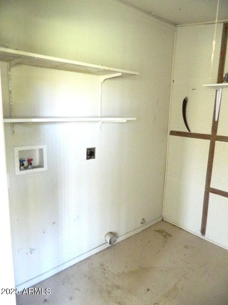 E LAUNDRY ROOM