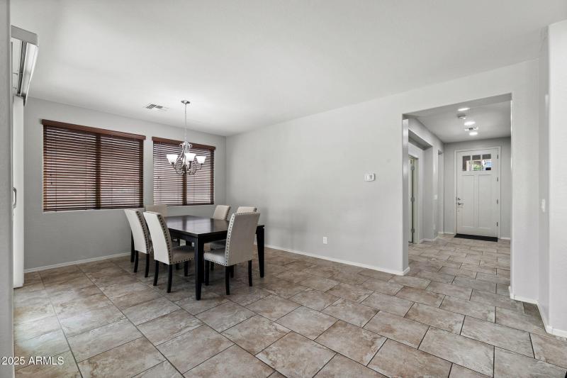 05__3116 E Regina St