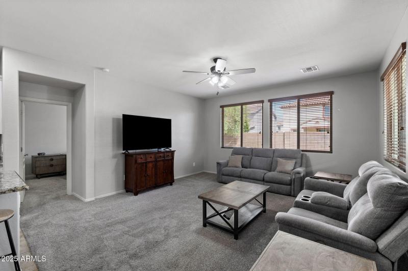 09__3116 E Regina St