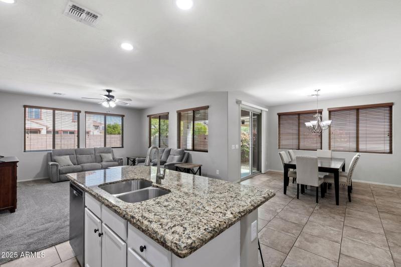 13__3116 E Regina St