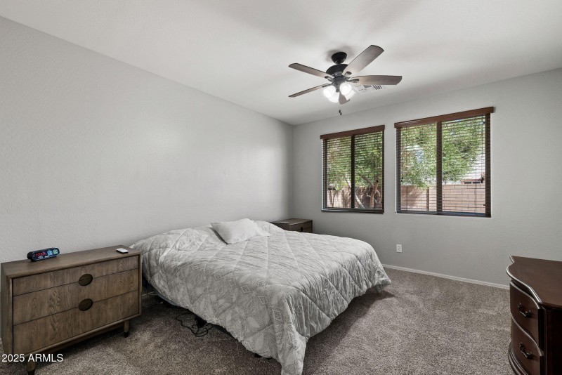 14__3116 E Regina St