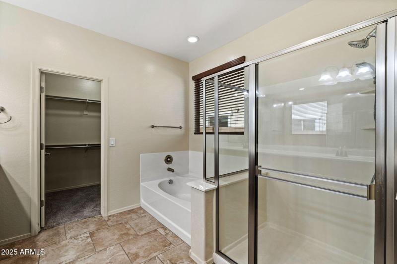 16__3116 E Regina St