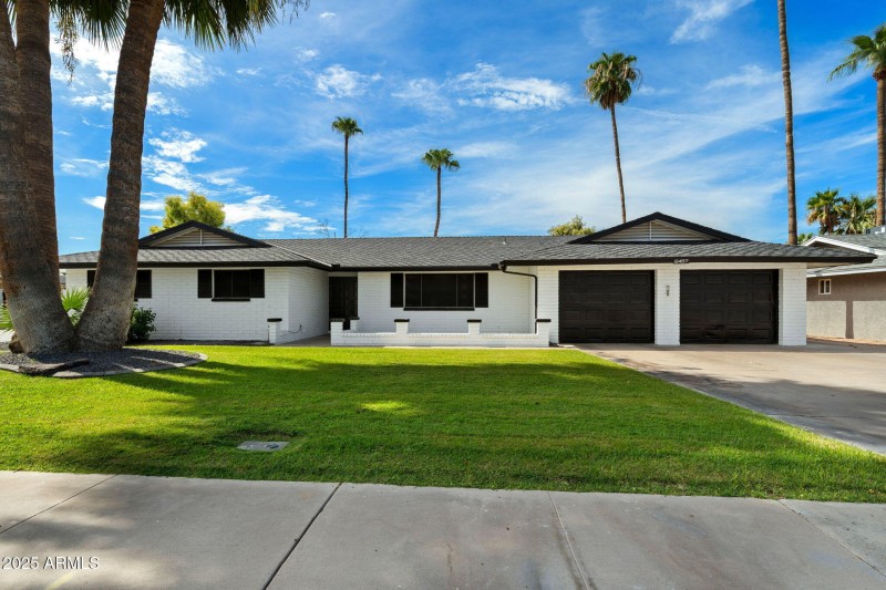 01__2457 E Ivy St