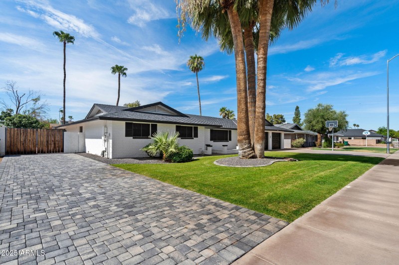 02__2457 E Ivy St