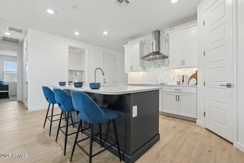Lot 1 Kitchen5