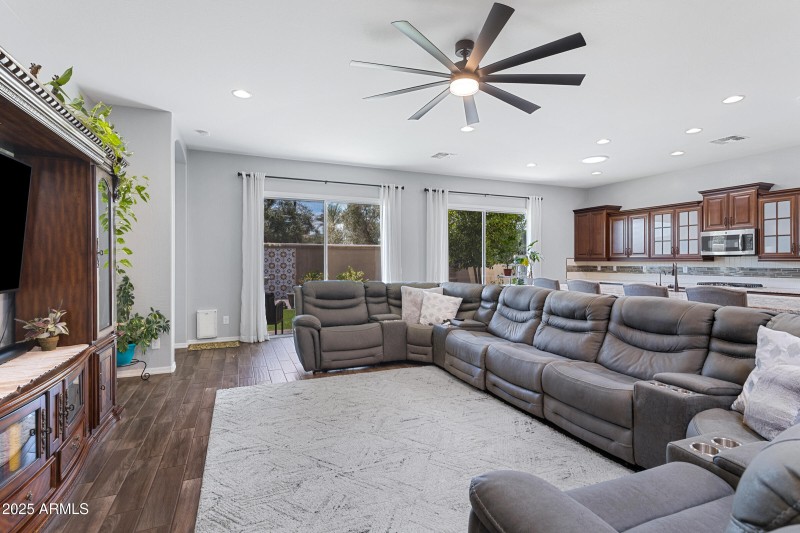 2133 E Kesler Ln-16