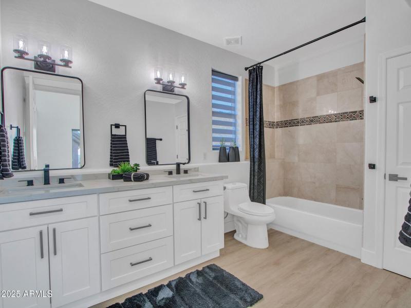 03-Hall-bath