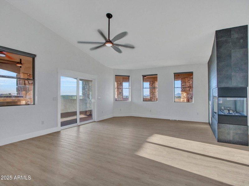 15-Family-room-(2)