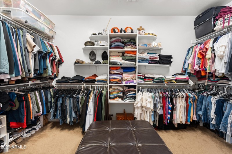 44-Wal-in Closet