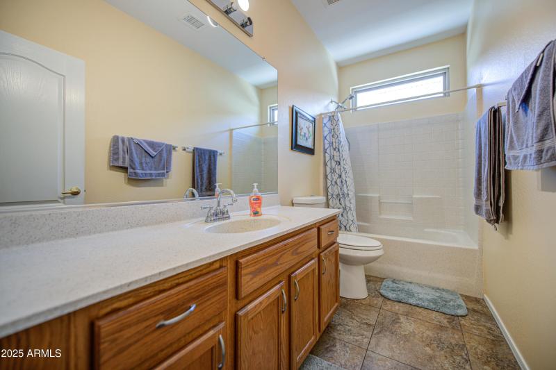 Bathroom 2-pic 2