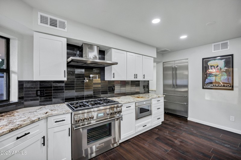 8024 N 7th Ave-21