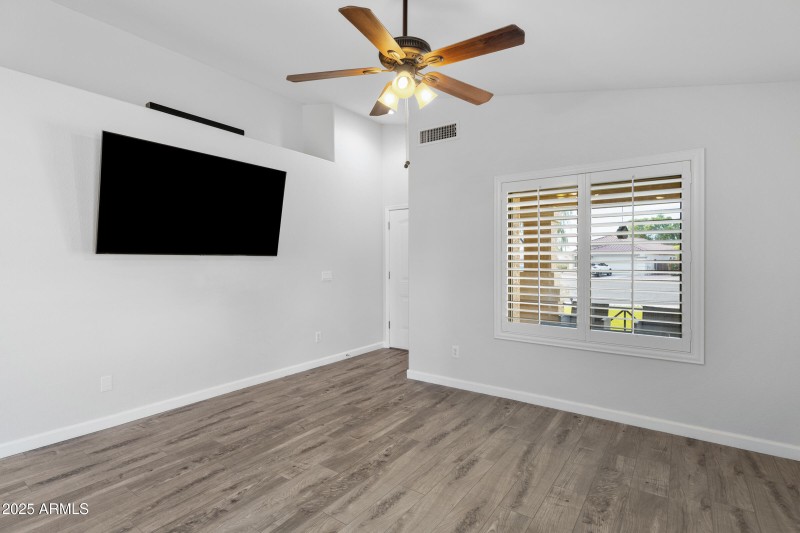 2465 E Browning Pl-8
