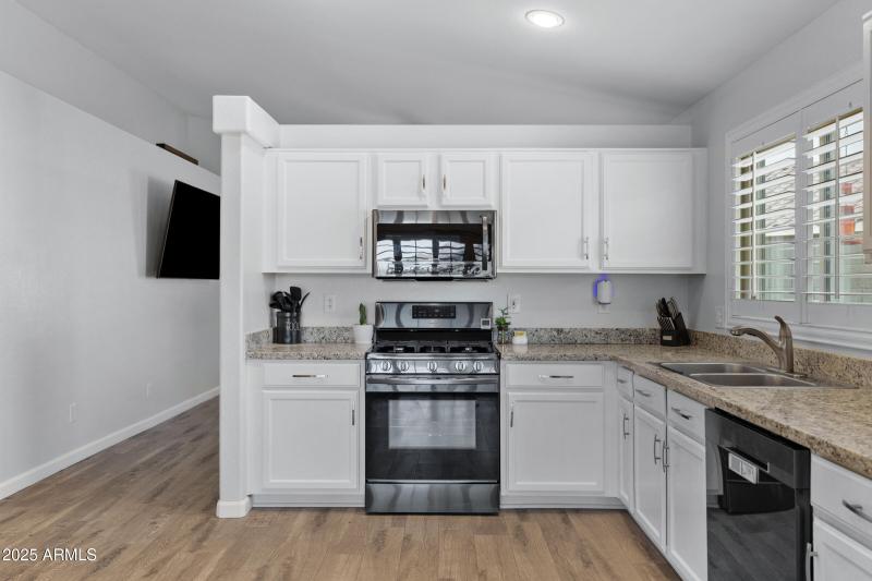 2465 E Browning Pl-15