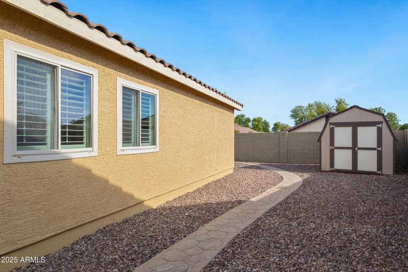 2465 E Browning Pl-30