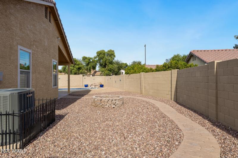 2465 E Browning Pl-31