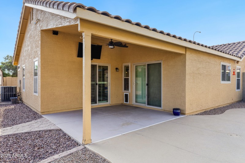 2465 E Browning Pl-32