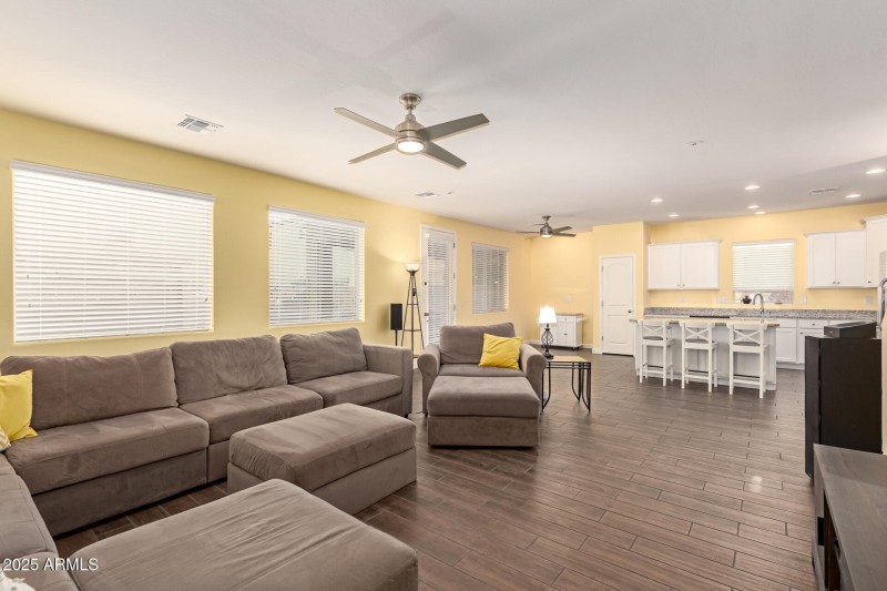Spacious living room