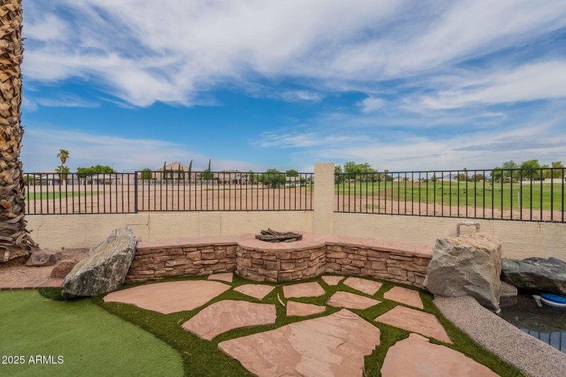 Firepit/Backyard