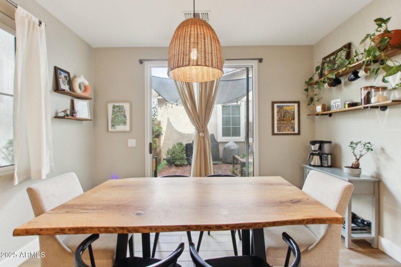 8-web-or-mls-E Isleta Ave-004