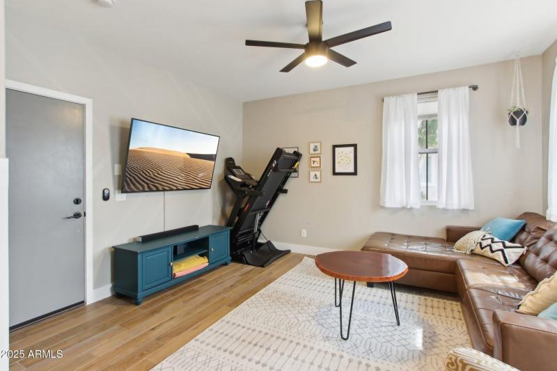 5-web-or-mls-E Isleta Ave-001
