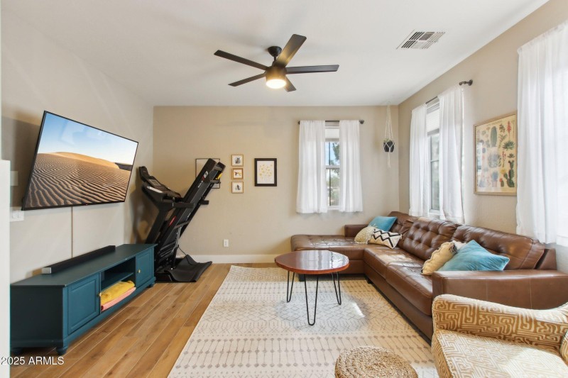 6-web-or-mls-E Isleta Ave-002