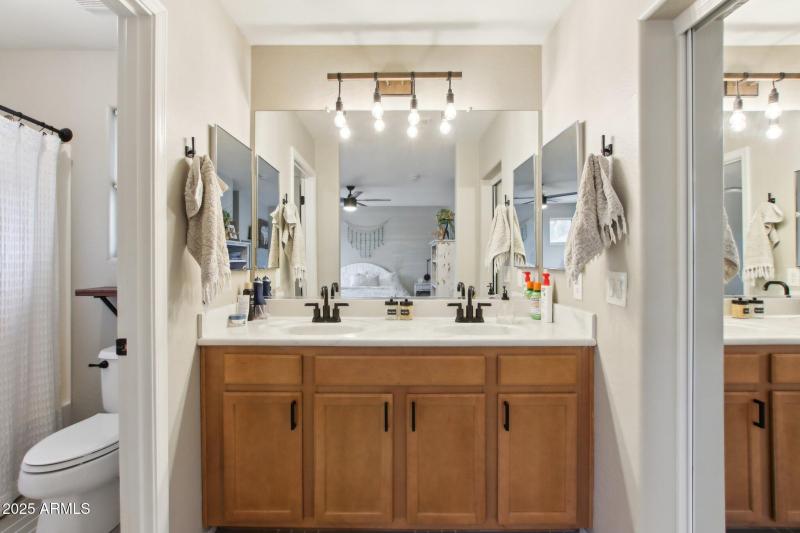 21-web-or-mls-E Isleta Ave-018
