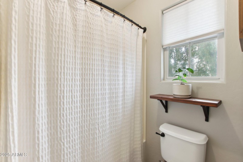 22-web-or-mls-E Isleta Ave-019