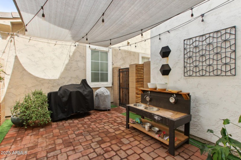 28-web-or-mls-E Isleta Ave-026