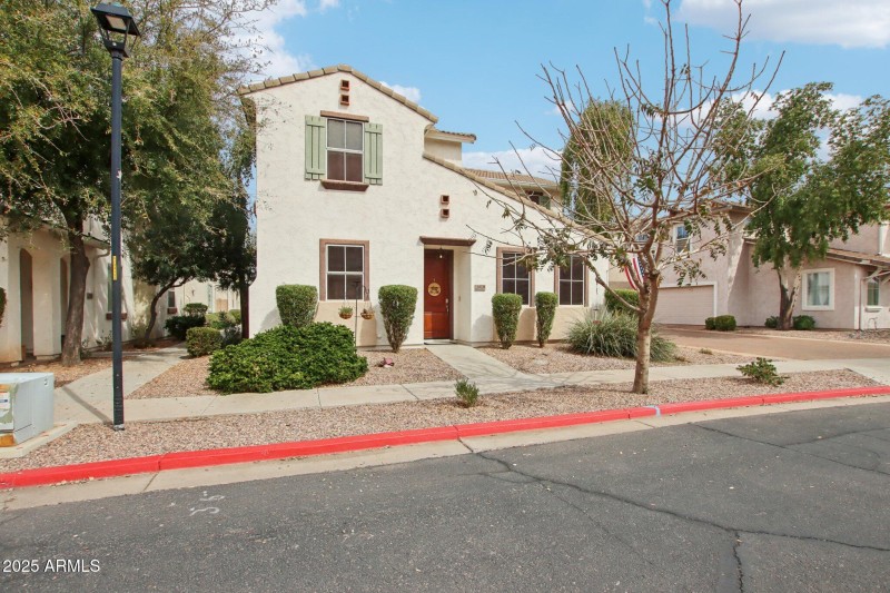 2-web-or-mls-E Isleta Ave-002r