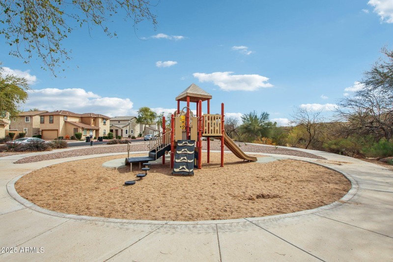 32-web-or-mls-E Isleta Ave-903