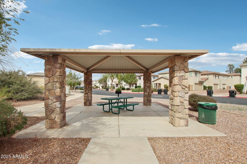 33-web-or-mls-E Isleta Ave-904