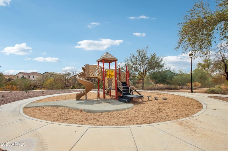 35-web-or-mls-E Isleta Ave-906